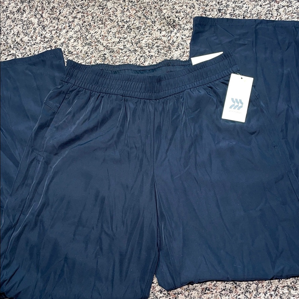 🆕 All in Motion Kids Black Mid Rise Wide Leg Satin Soft Pants Sz XL (14) | NWT - Picture 2 of 5